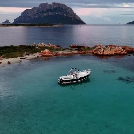 船上ホテル Wild Escape Deep Emotion Unicita Di Una Notte In Barca Nell'Isola ポルト・サン・パーオロ