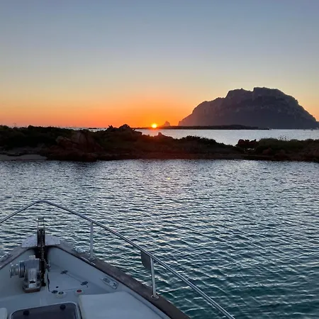 Wild Escape Deep Emotion Unicita Di Una Notte In Barca Nell'Isola 船上ホテル ポルト・サン・パーオロ